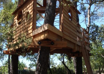 Cabane perchée dans les arbres