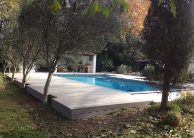Terrasse de piscine en bois